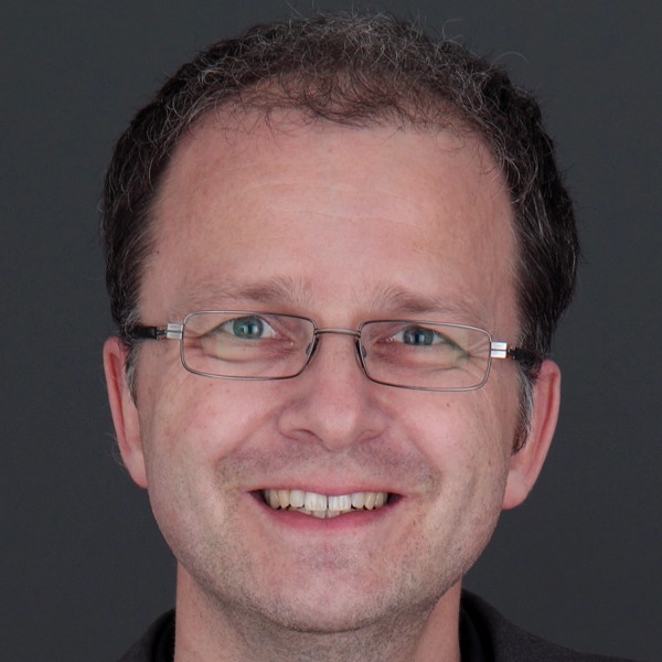 Stefan-Kühnel-web2 (2)-600x600.jpg
